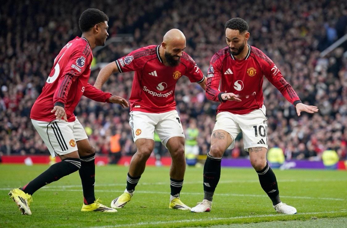 这你敢信？赛季初一度掉入降级区的红魔曼联，如今已经重返前四，近期更是取得了含金量