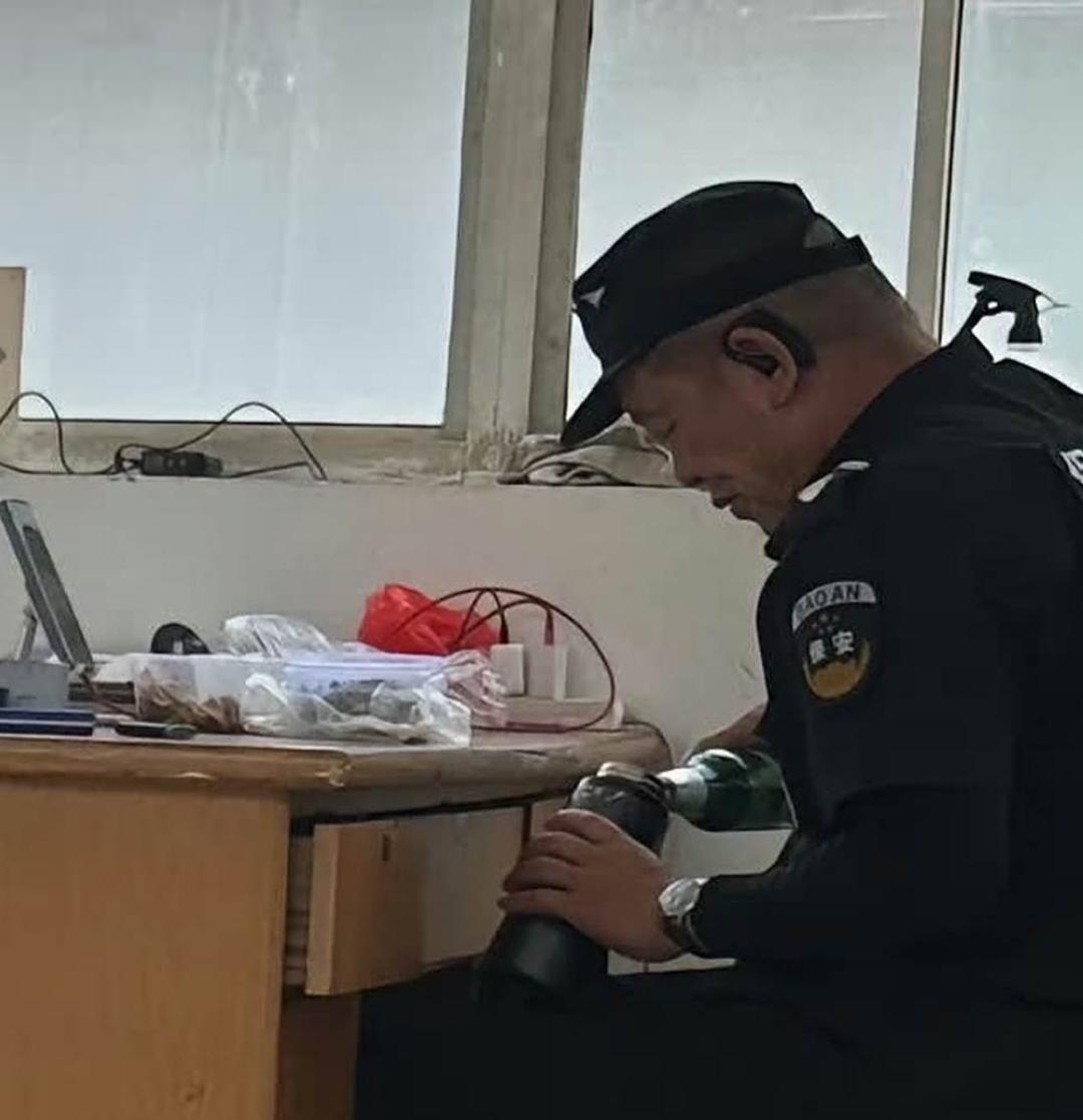 当保安只要你身体允许，年龄大点也可以。总有合适的单位会用年龄大的保安的。别觉得自