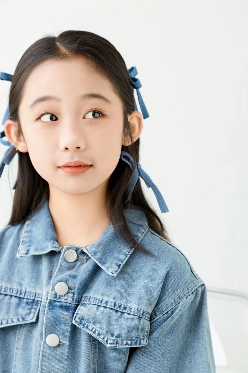 一位父亲有了外遇要离婚，十几岁的女儿说：爸爸要离婚可以。但是，要把家里的钱都给我