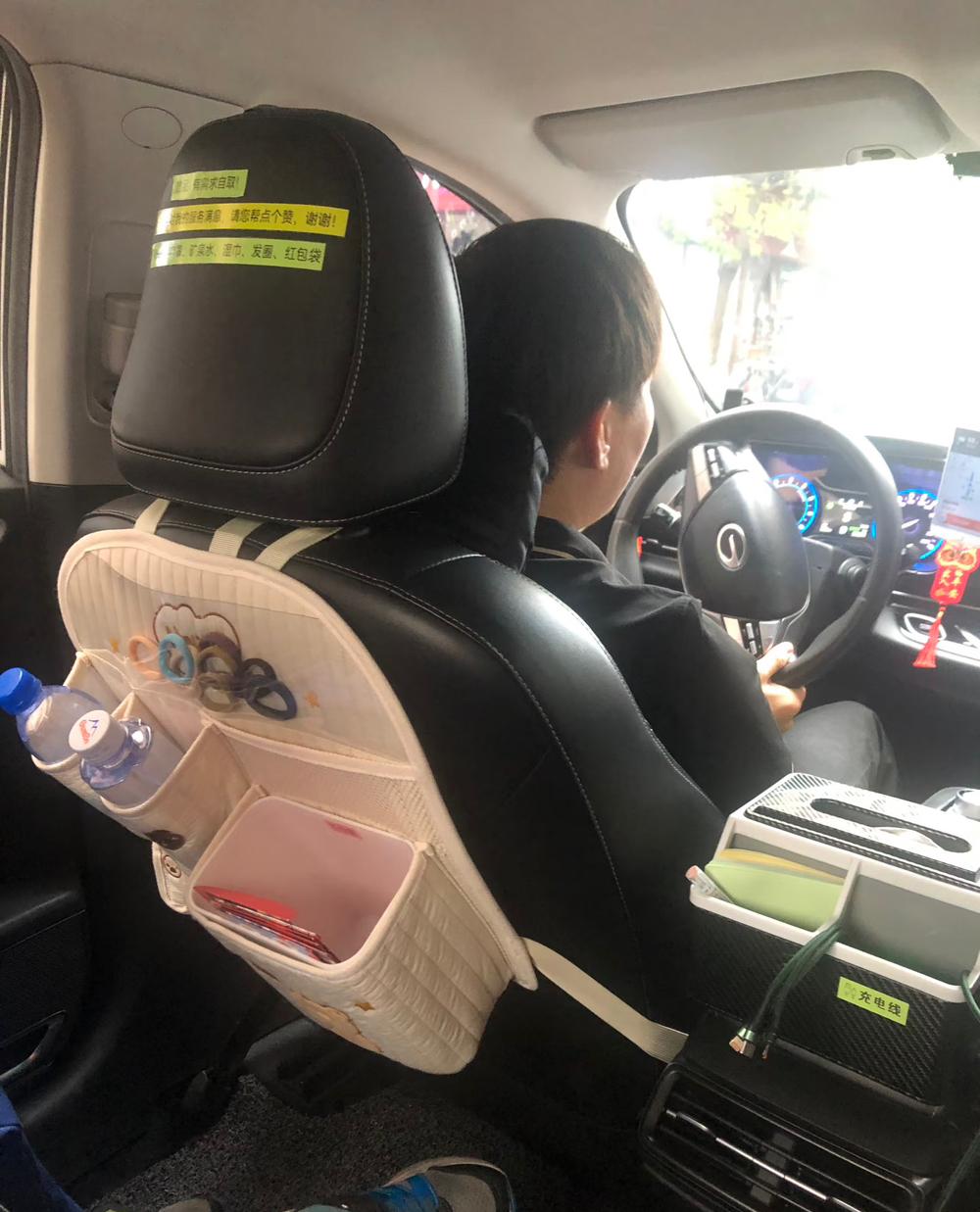 网约车一口价这东西，说好是真方便，说坑也能气死人。上次暴雨天叫车，一口价25