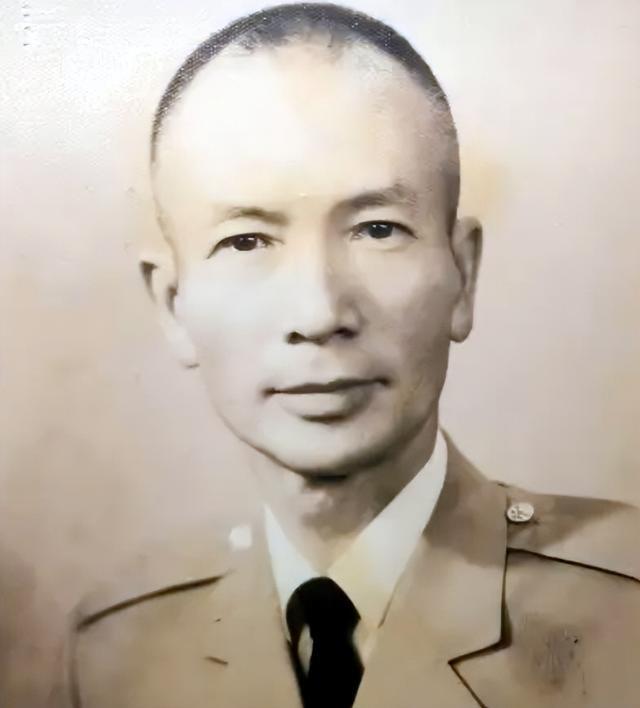 这名蒋军中的高级军官曾是一名红军高级干部却因仇恨杀害自己的搭档投靠蒋军。此人正是