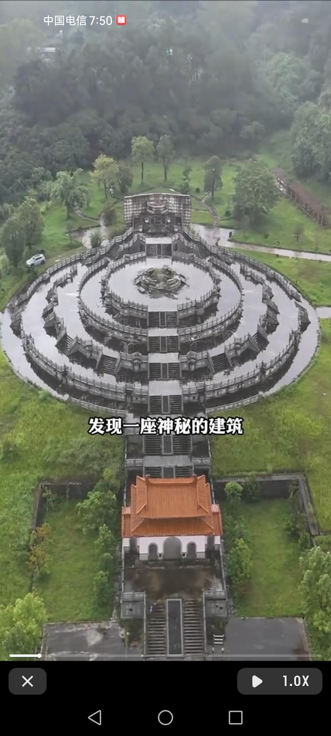 广西大山里的这个神秘“龙门阵”建筑，真是让人浮想联翩。有人说它是祭祀坛，有人说是