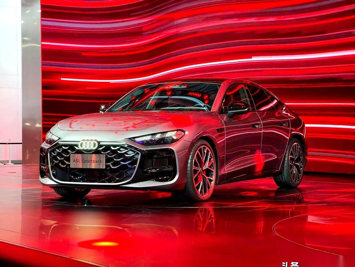 真的，就差把人给撕成两半了。30万预算，买奥迪。一边是燃油时代最后的绝唱A5