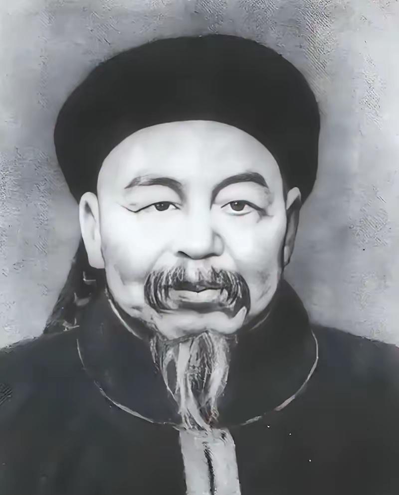 左宗棠收复新疆回到北京，据说慈禧太后屏退了所有宫人，只问了他一句话：“左爱卿收复