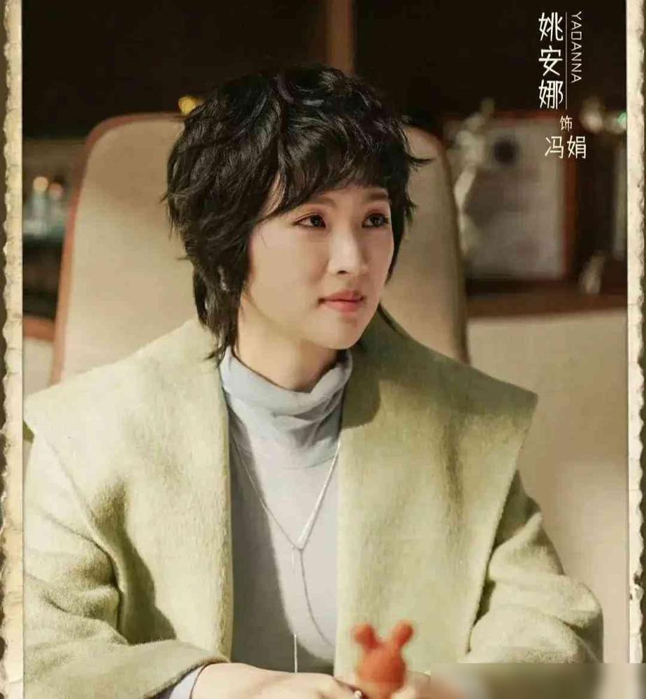 行吧，这事儿我得跟你唠唠。就那句词儿，“我家也不差钱”，导演没喊，姚安娜自己加的