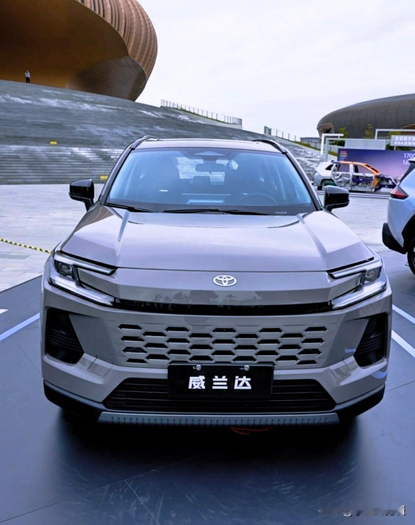 15万内家用通勤首选：新款卡罗拉！全球卖了5000多万辆的“家轿之王”真不是吹，