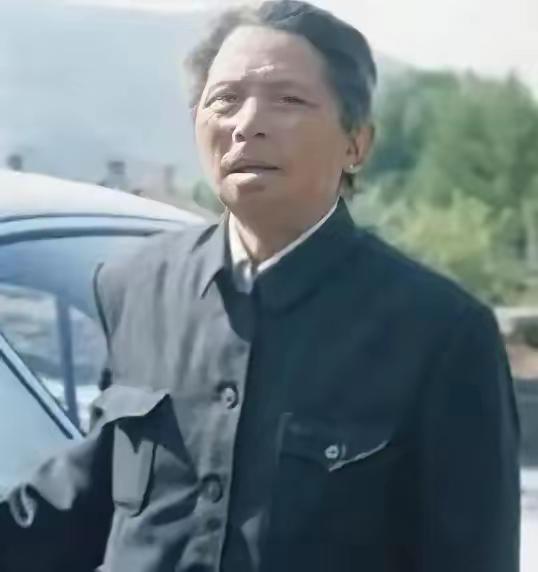 【烈士名单上的活英雄】他在松骨峰与敌人同坠悬崖，被追认为烈士多年，却在村口的修鞋