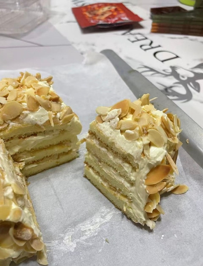 《半夜遇到陌生人叫我去她家吃蛋糕》