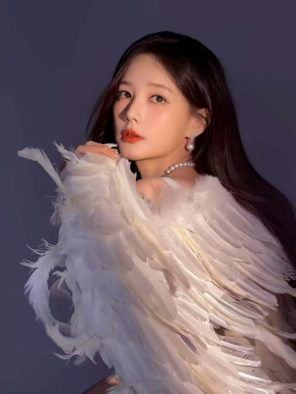 李一桐生日莲花灯起火了救命啊这灯怎么回事！李一桐估计心里在想：我就吹个蜡烛，你