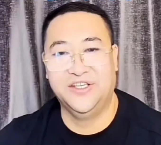 老杨直播爆料：课堂频现假证闹剧？老杨直言，别急，一个都跑不了。刷到一段老杨的直