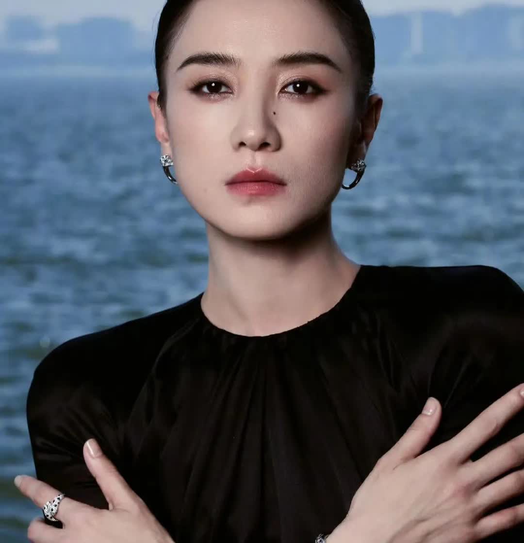 我的老天奶啊！我考古了一下宋佳，发现了她居然有一个介意的事，那就是她不喜
