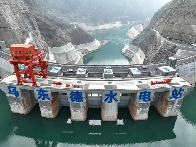 全球首次！中国工程师往超级大坝里掺了35%的粉煤灰。为啥？金沙江干热多风，普通水