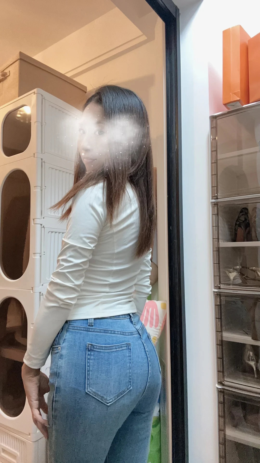 收拾衣柜…变成了🤳