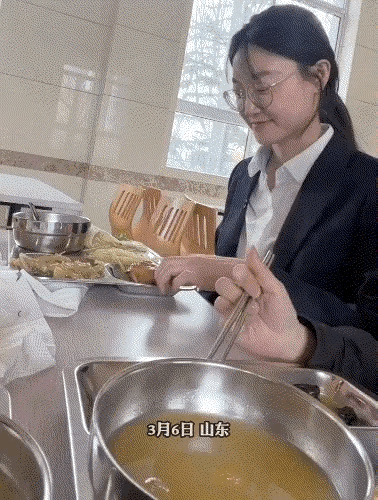 山东大曼一口吃下整个鸡腿🍗大快朵颐山东大烧鸡薄脆大鸡腿烀大鸡腿山东鸡腿