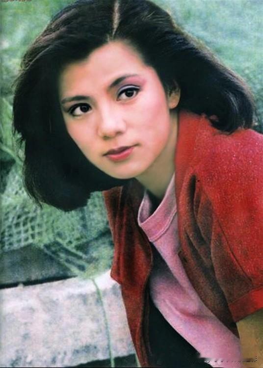 在我心里，最美的女演员永远是翁美玲。她的俏黄蓉灵动鲜活，一颦一笑都刻进了时光