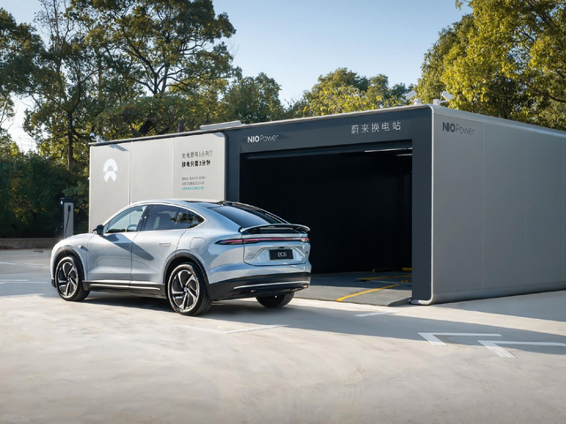 去蔚来换电站换了个电2%换到93%，一共增加了79.5度电池，倒推可得100度