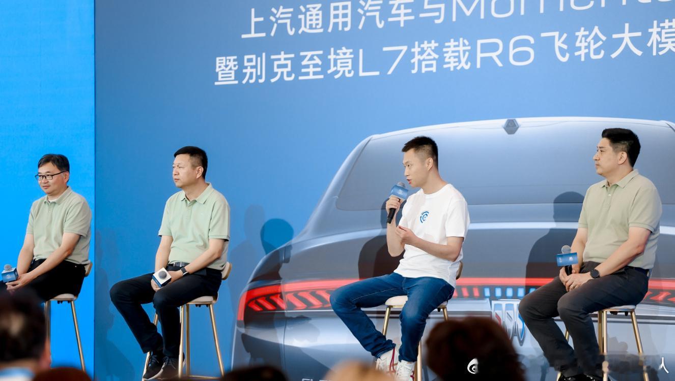上汽通用回应智驾争议上汽通用这次的选择，既谨慎又有野心。汽场全开优点很明显：M