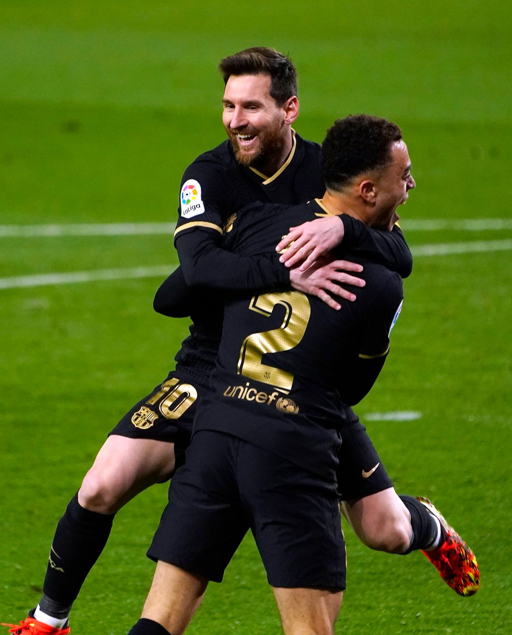 德斯特谈梅西🎙️：“我第一次见到梅西是在健身房，他正在做一些训练，我走进去，往