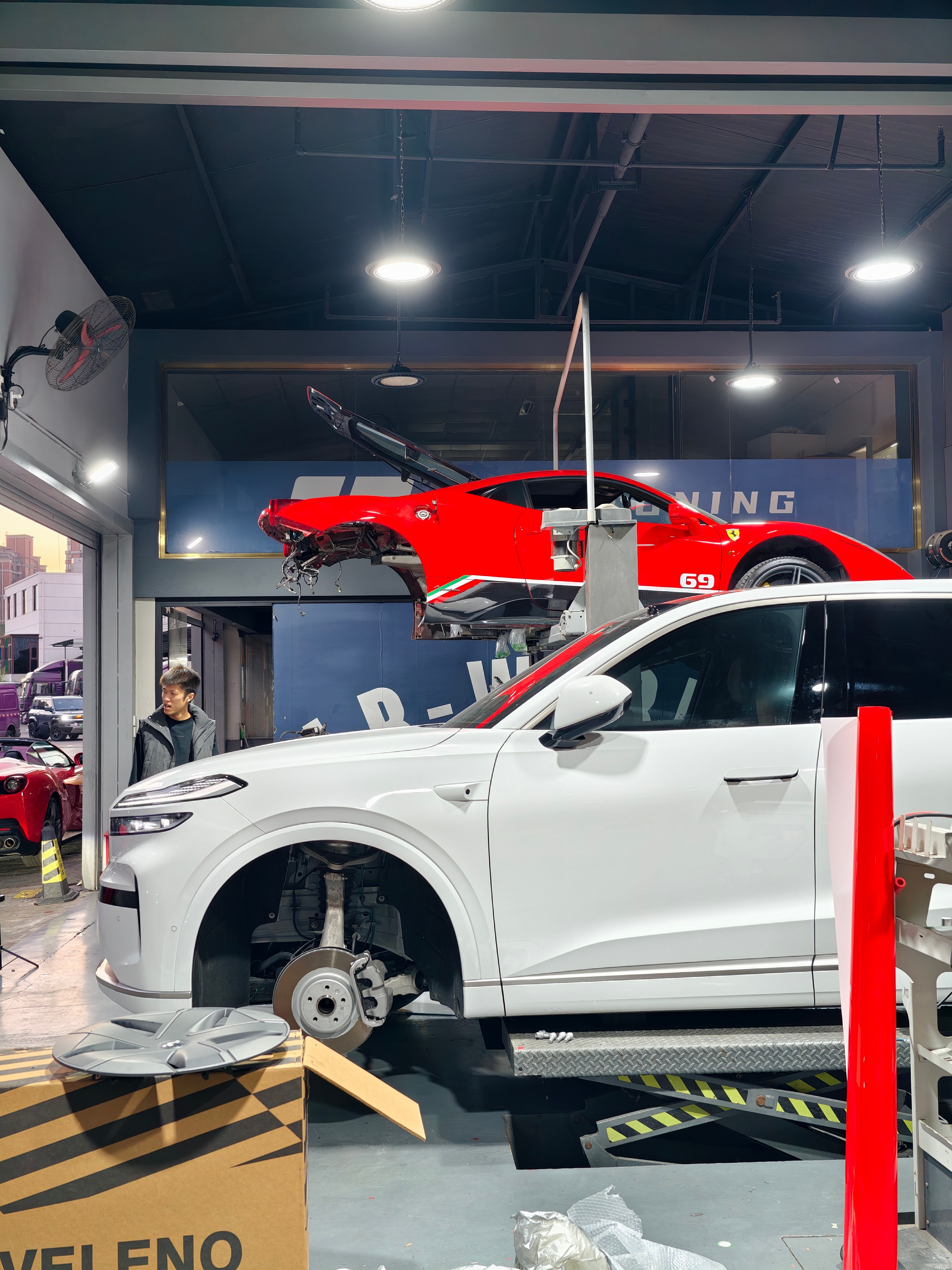 给我的乐道l90搞搞事情注意，l90是前面这台白车