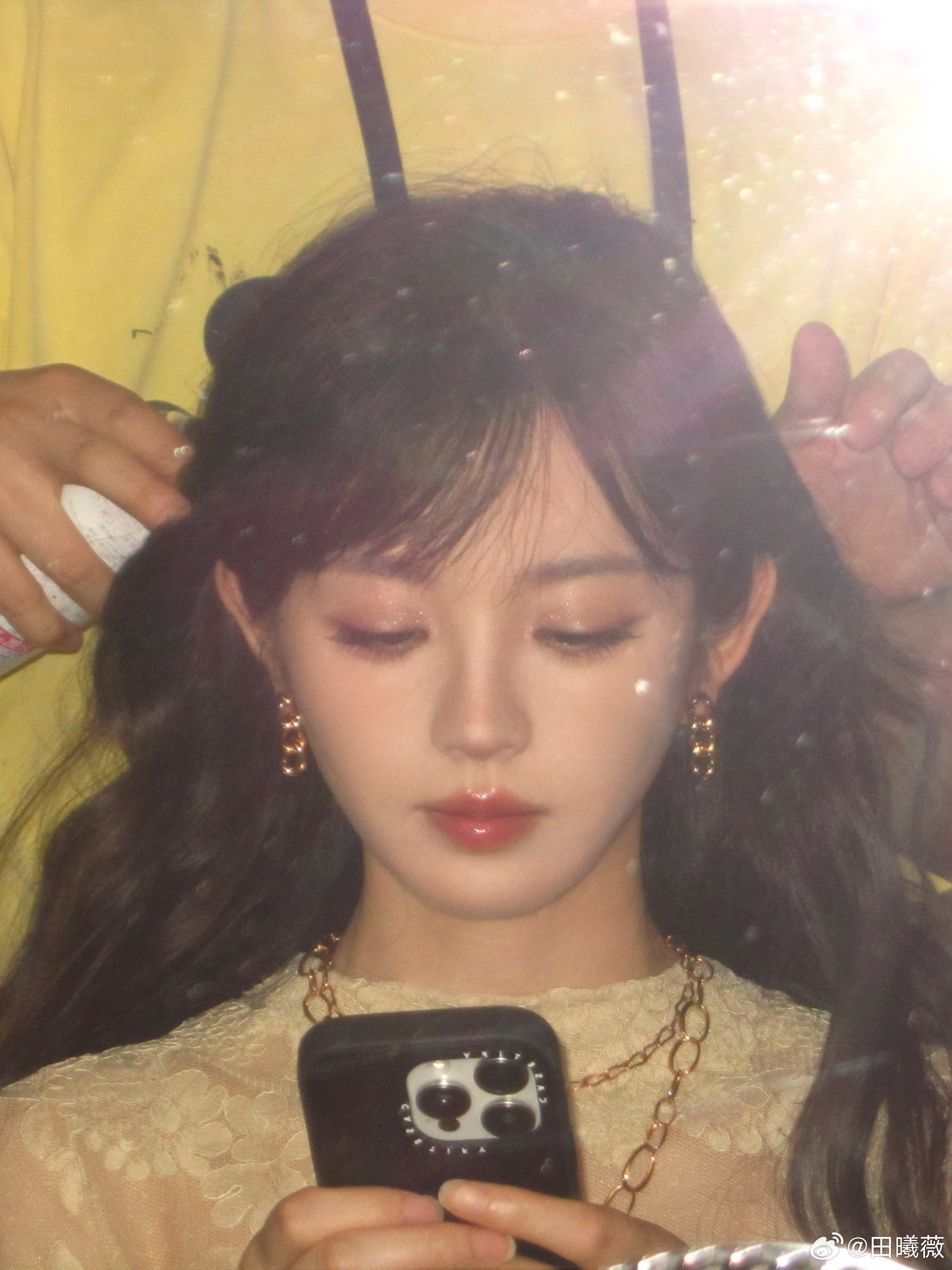 田曦薇展示腮红田曦薇在复制粘贴的时代，你是手写的诗