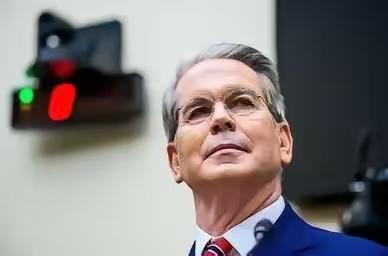 在美的留学生，可要小心了，老嫂子，美财长贝森特发话了！美财长贝森特彻底破防，