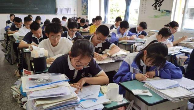 高中阶段，去普通学校的重点班，还是去重点学校的普通班？1、普通学校的重点班，上