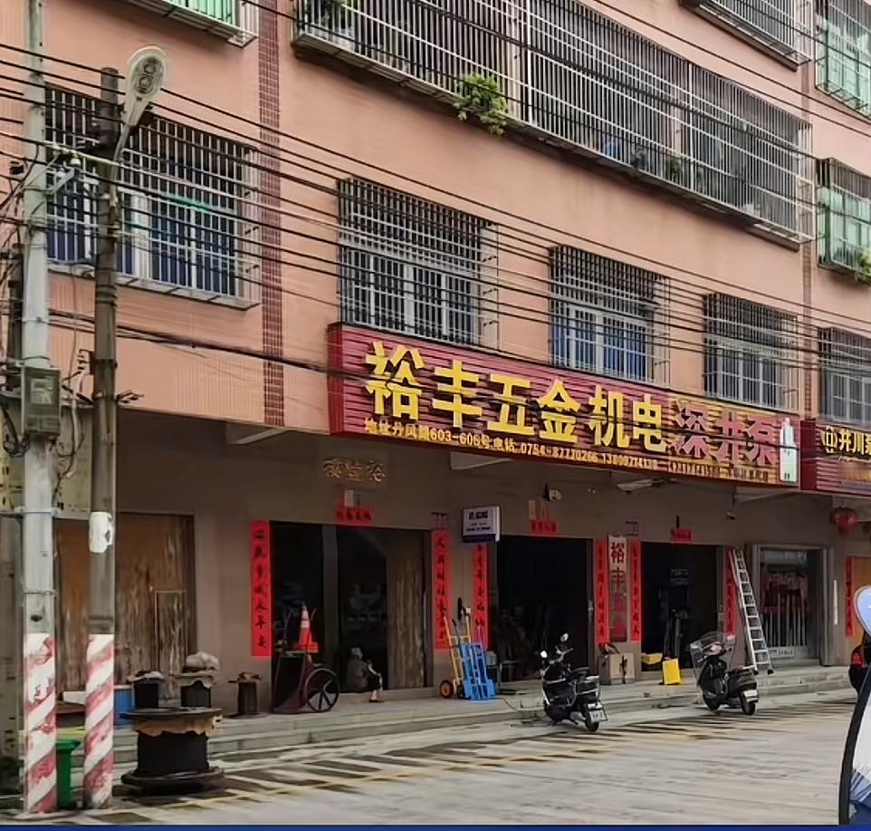 这就是汕头一大家人住一栋楼房子，这个照片可以清晰地看到这栋房子的全貌。应该只有中