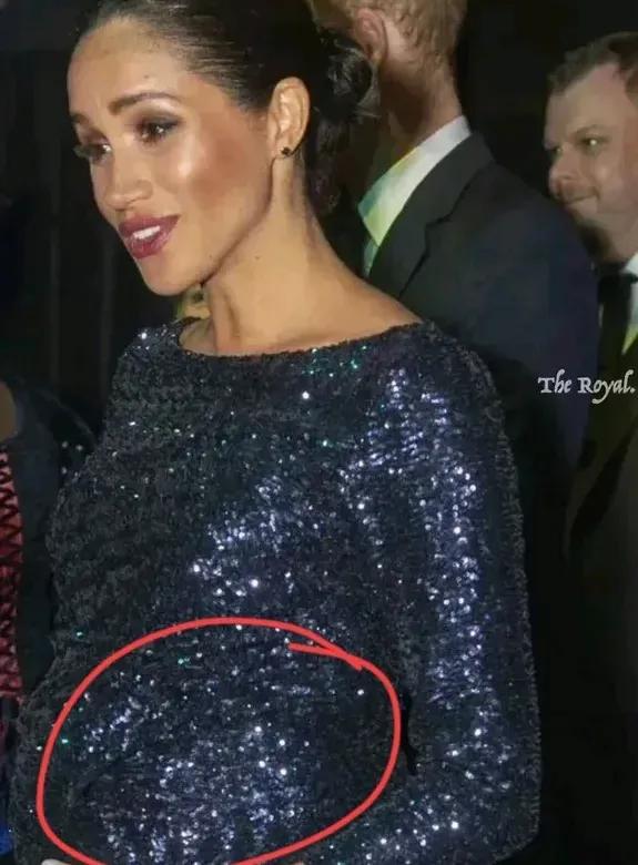 梅根这肚子，真的不像真怀孕，不是吗？关于梅根是否真怀孕，一直是媒体讨论的焦点，