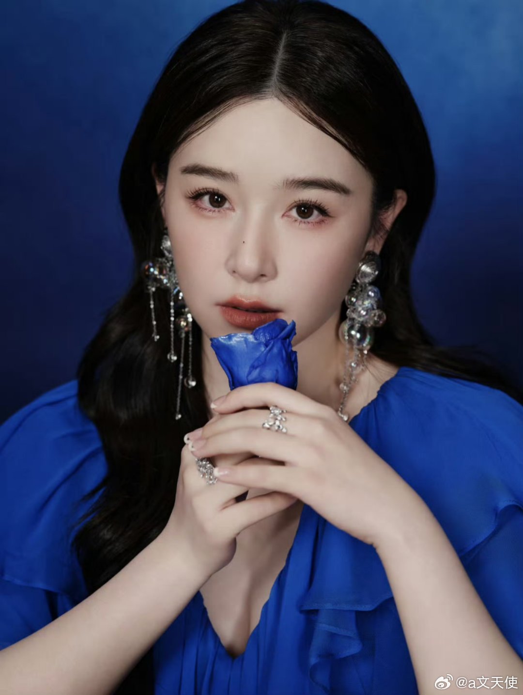 4月3日晚，《乘风2026》初舞台中，演员阚清子全开麦演唱《爱的代价》时因情绪哽