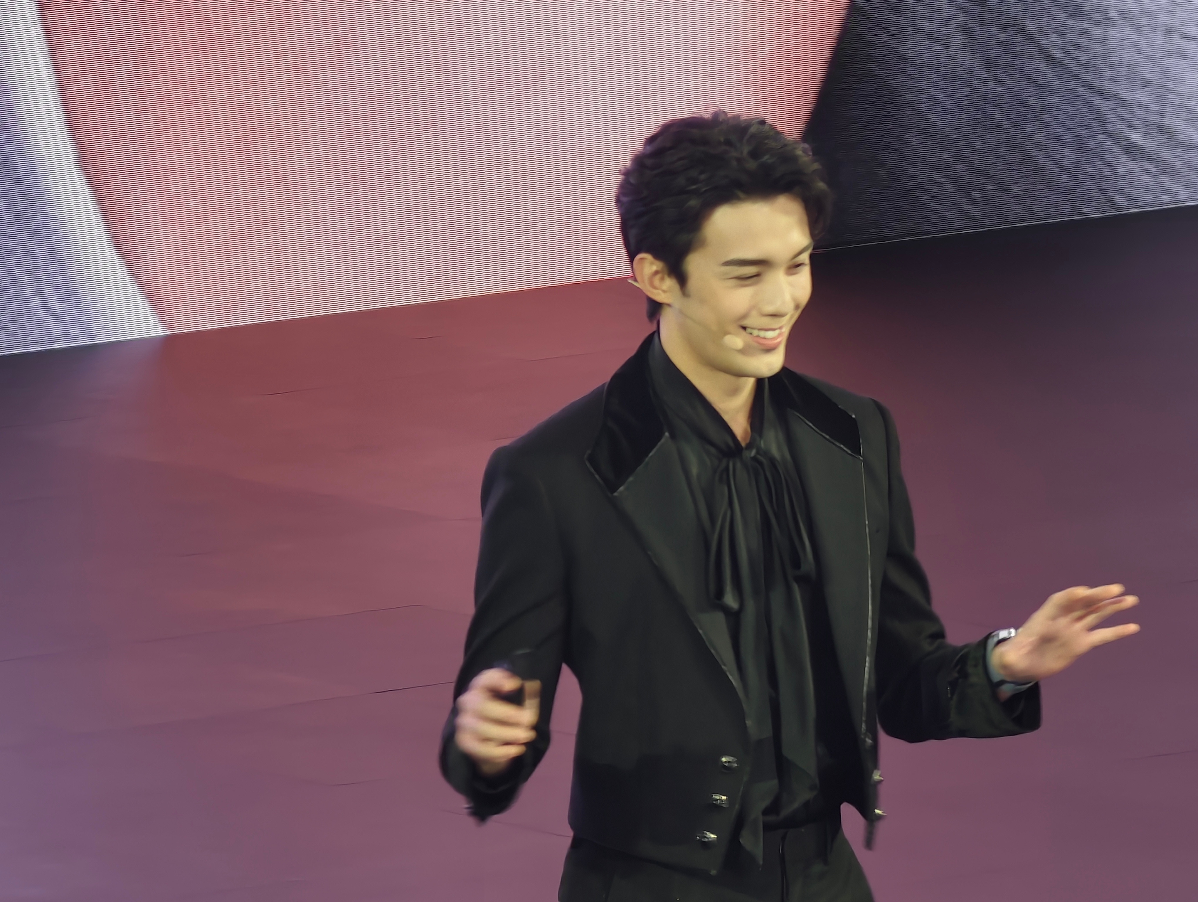 吴磊也来华为Pura80系列发布会了，真人实拍，好看吗[大笑][大笑]​​