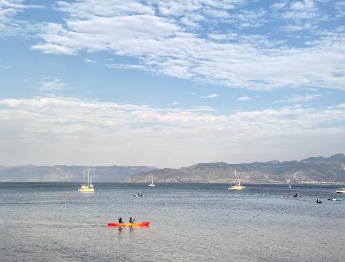 荷兰和巴拿马，已经开了坏头。因为我们的海外利益存量规模，可能高达十万亿美元以上。