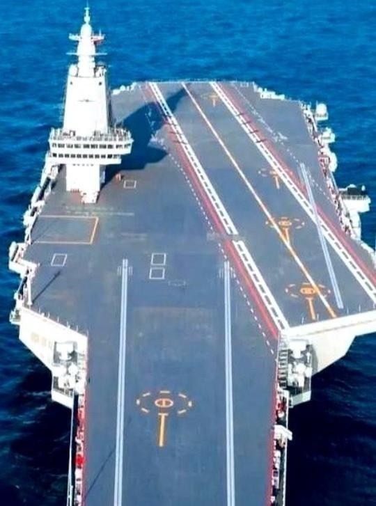 055大驱下饺子，航母为何只三艘？中国海军步步为营的远洋蓝图