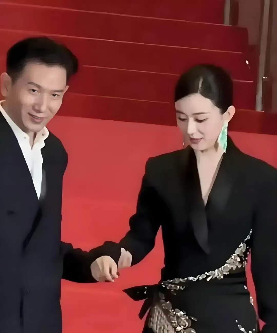 这眼神充满了对彼此的欣赏​​​