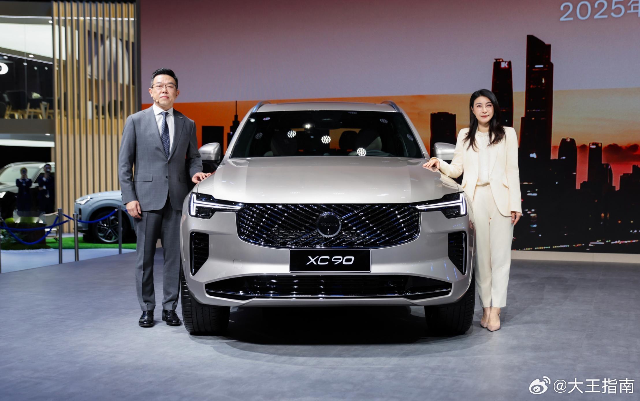 沃尔沃全新XC90，限时价44.99万元起在细节方面有所变化，进气格栅采用了斜向