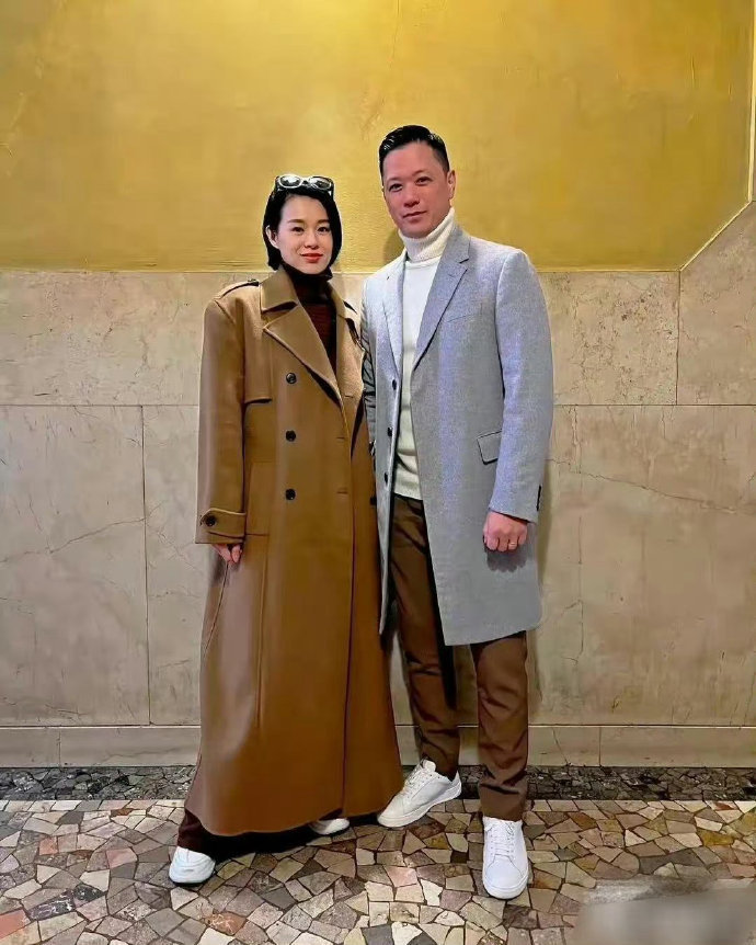虽说胡杏儿的老公没有比黄宗泽帅，但他还是靠谱的多了​​​​