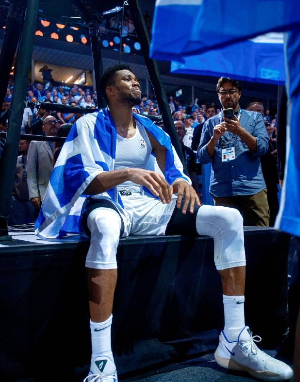 字母哥表态，不想再和持球控核后卫一起打球！ 字母哥这回算是彻底摊牌了，他这话