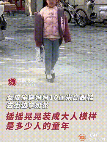 “人小鬼大！”福建福州一名女子让女儿下车帮自己拿点好的奶茶，谁料女儿却偷偷穿了她