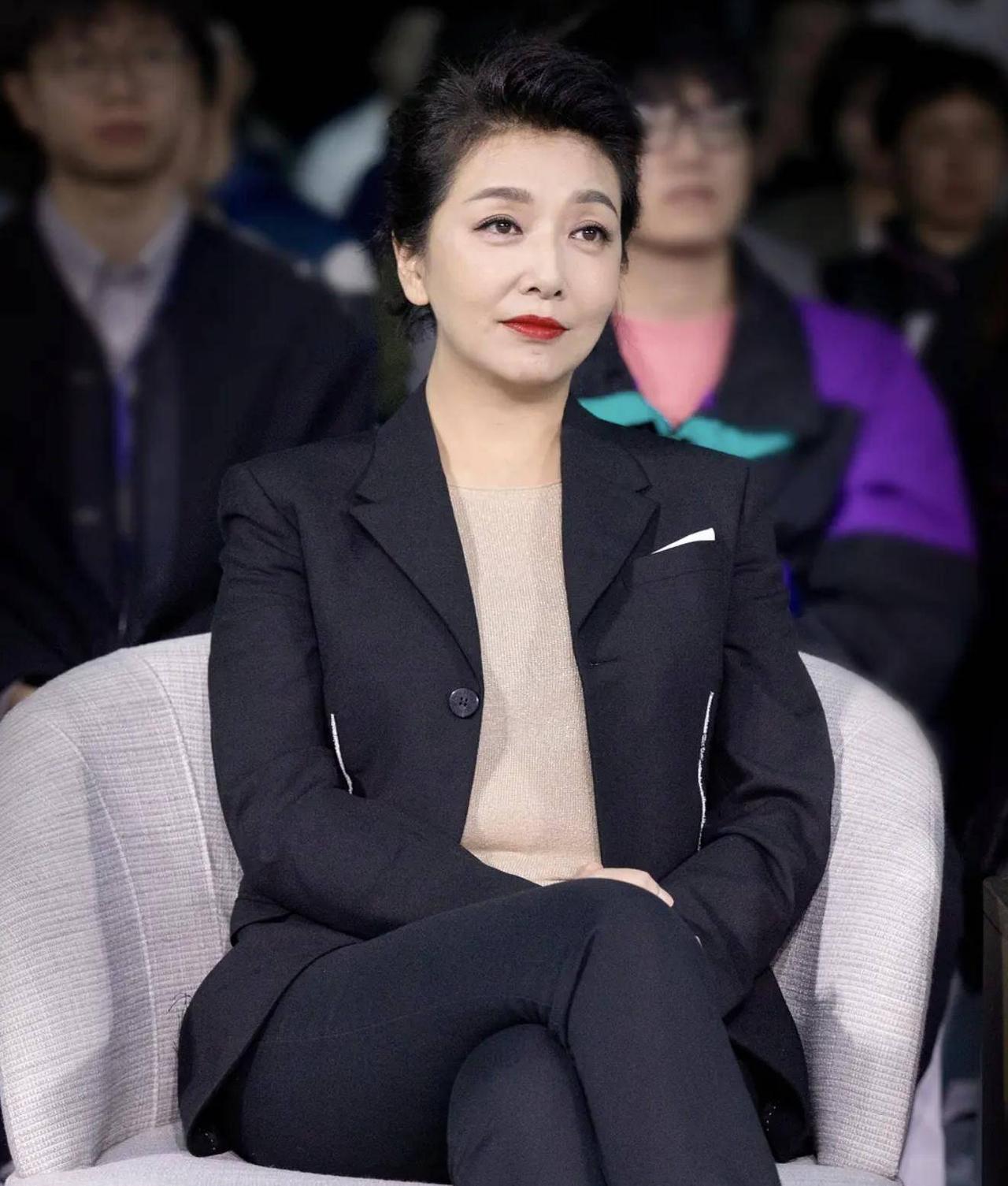 没钱回国捞金有钱美国定居，江珊现状暴露精致利己主义! 娱乐圈里有一种很现实的