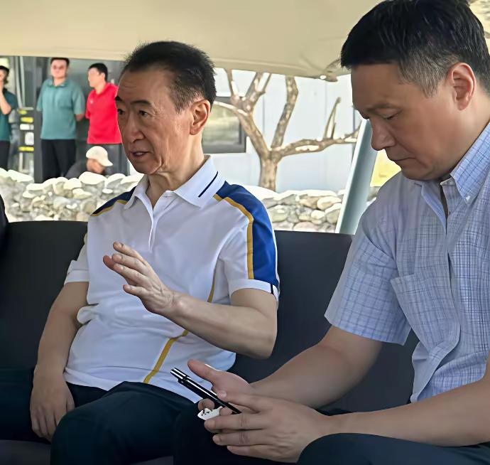 王健林王总都瘦脱相了，一定是身体出了大问题