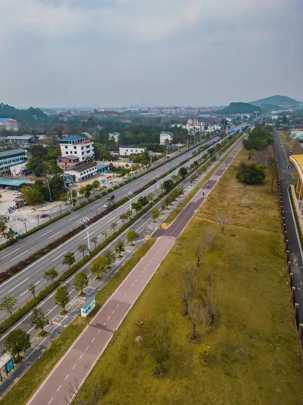 深圳砸500亿全城焕新，效果值得期待。就拿梅林关来说，它可是深圳多年的超级堵点，
