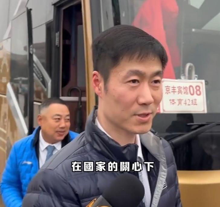 面对这3个问题，王励勤回答的是不是太官方？面对记者的连环采访，乒协主席王励勤