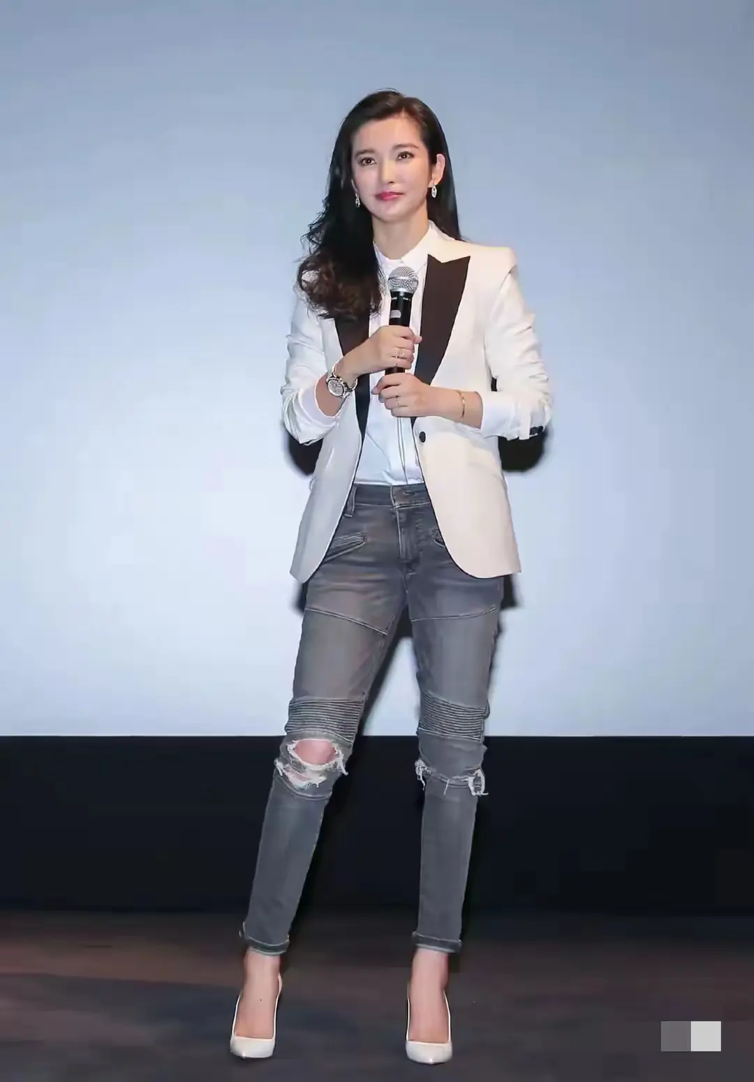 李冰冰这牛仔裤多少钱？我也想买