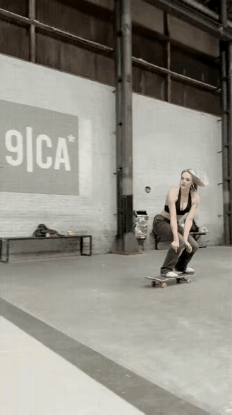 这滑板玩的溜啊