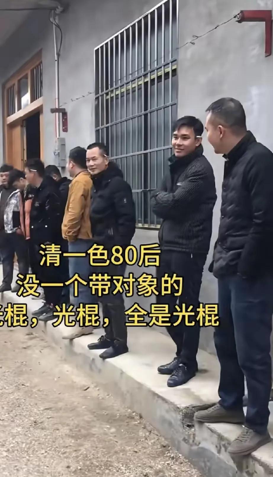 光棍都是在农村吗，你认为呢光棍可不全在农村。虽说农村光棍问题挺突出...