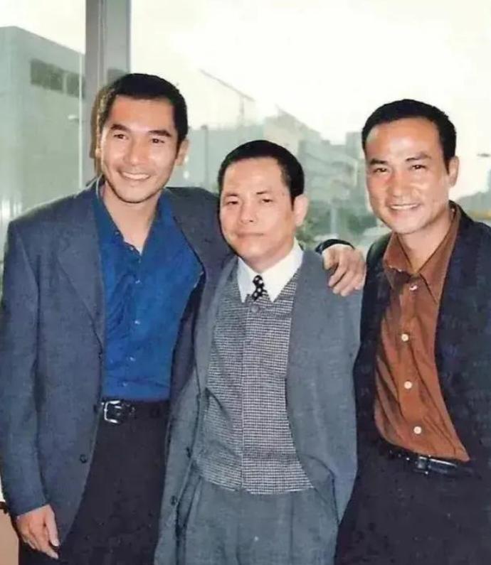 2012年，崩牙驹出狱后找到小弟洗米华说：“当初我借你三千万，如今我要十分之一的