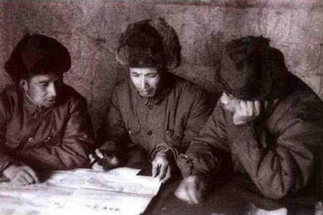 1967年，张震受到冲击，身心遭受严重的摧残。家人非常担心，二儿子张连阳拿着血衣