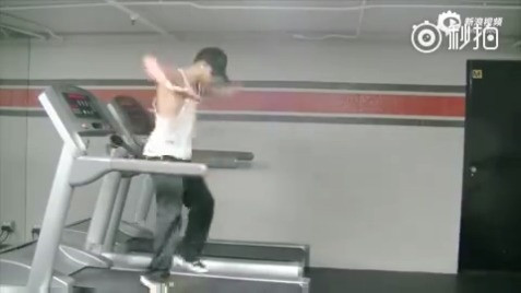 国外跑步机跑步视频 2291577745134320408.jpeg?id=0