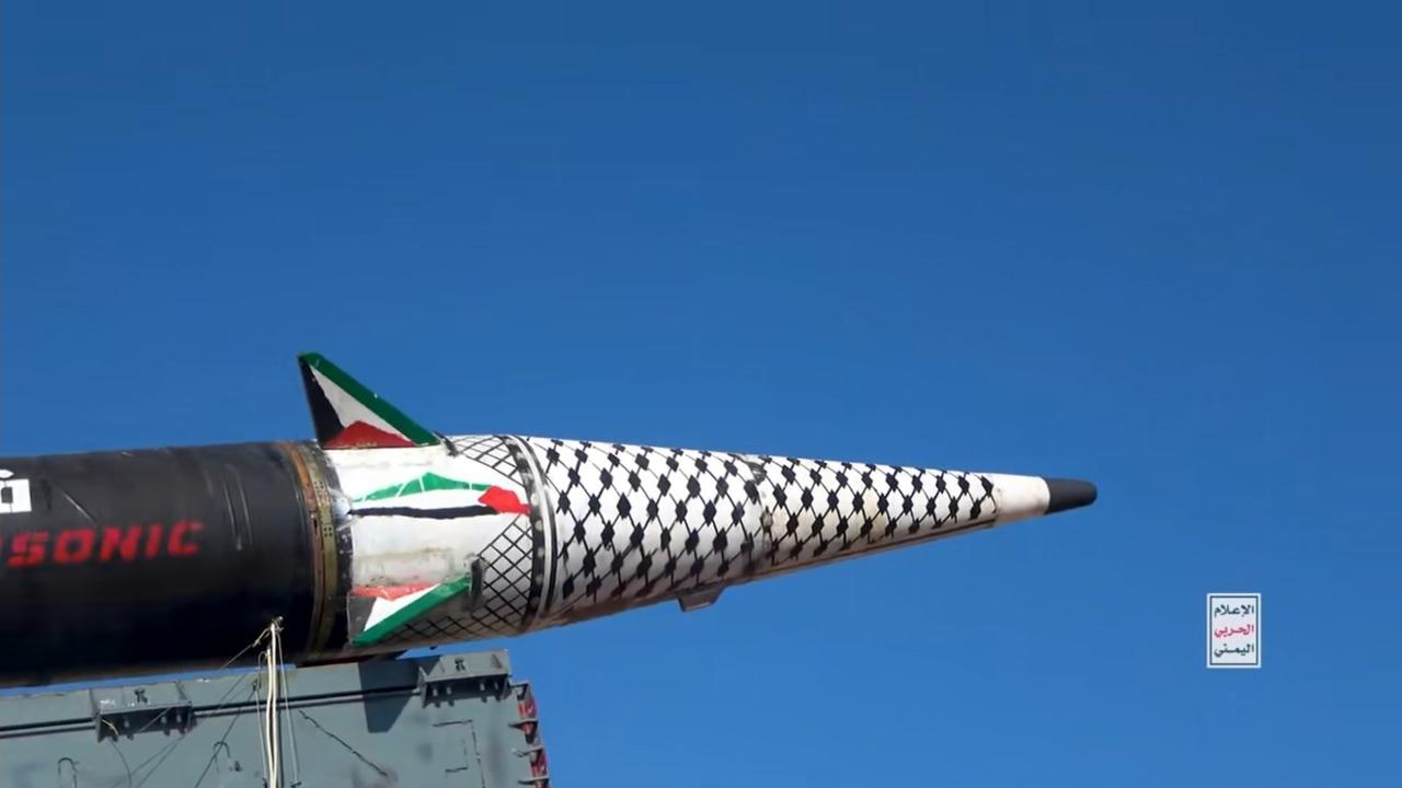 胡塞武装一战封神，成功袭扰美军航母舰队，连续击落2架大黄蜂战机，锁定一架，造成美