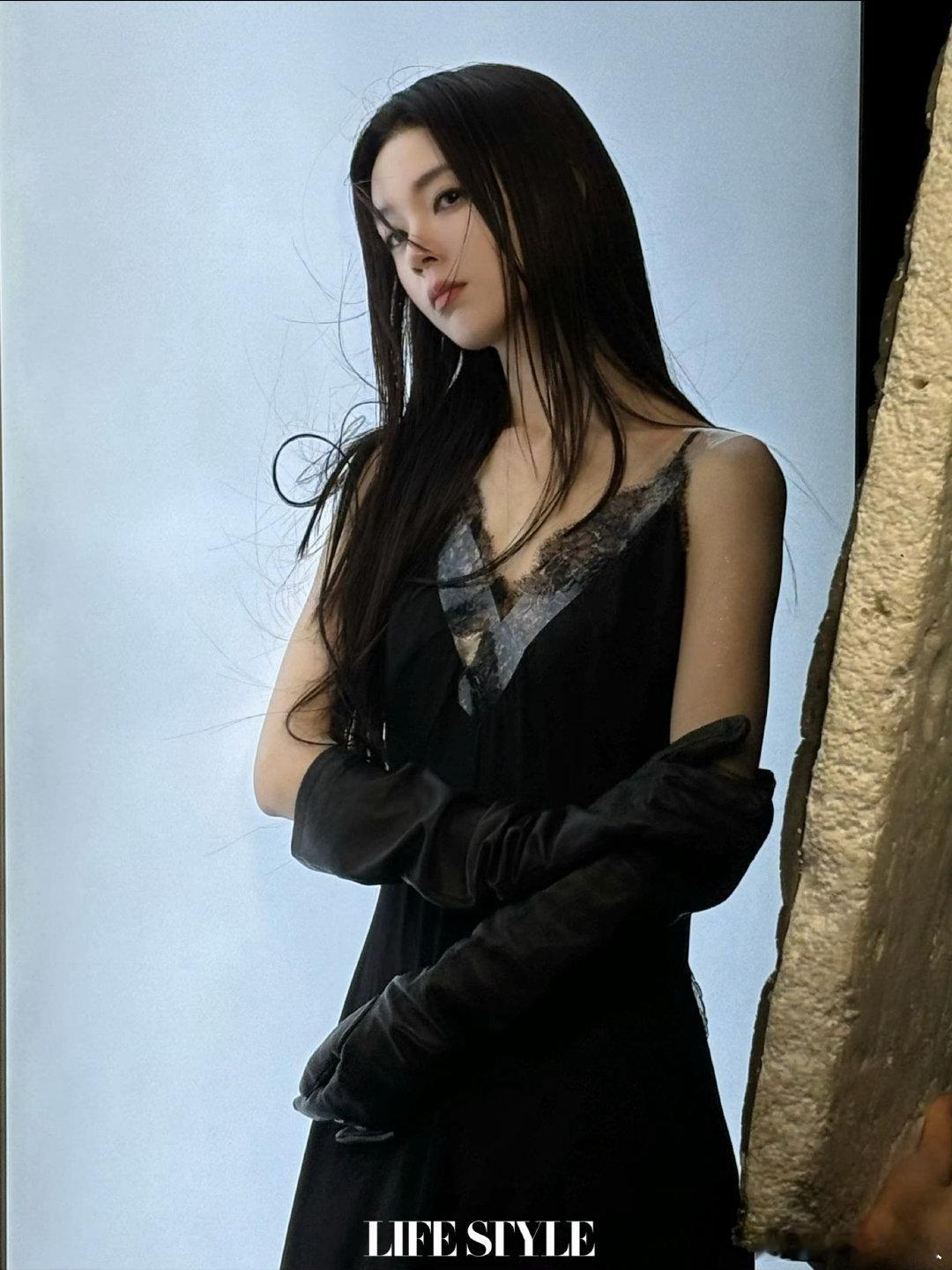 陈瑶杂志销量陈瑶的杂志销售速度也太猛了！封面造型美出了新高度，开售没多久就破万