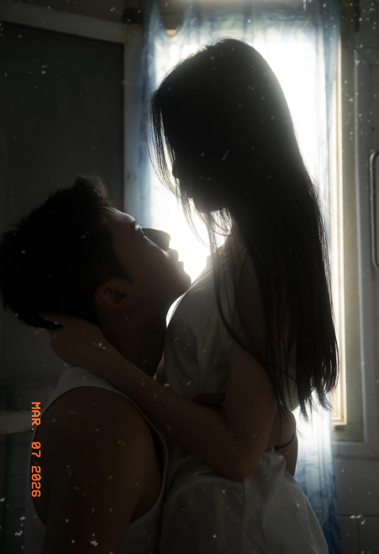 李银河老师说过一句很实在的话：只要床上和谐快乐，女人真的不太会揪着钱和陪伴跟你